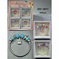 А Браслет «Fashion Jewellery» с украшениями шармами.